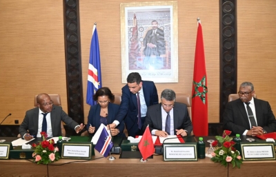 Le ministre de la Justice, Abdellatif Ouahbi, et son homologue capverdienne, Joana Gomes Rosa Amado, lors de la signature du mémorandum.