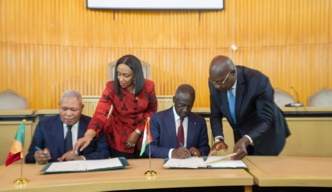Le président de l’Assemblée nationale Adama Bictogo, et son homologue congolais, Isidore Mvouba après la signature du Mémorandum le 30/06/2025
