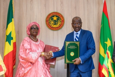 La ministre de l’Intégration africaine et des Affaires étrangères du Sénégal, Yassine Fall, et son homologue mauritanien, Mohamed Salem Ould Merzoug