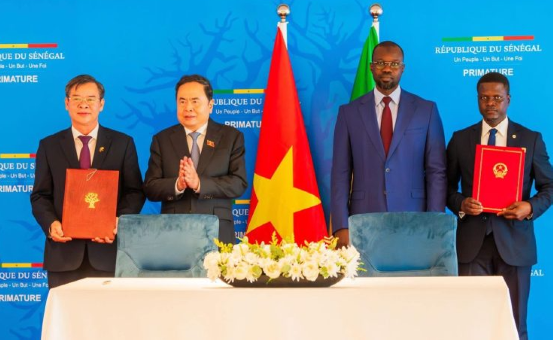 Le Président de l’Assemblée nationale du Vietnam, Son Excellence Trần Thanh Mẫn, et son homologue sénégalais, El Malick Ndiaye.
