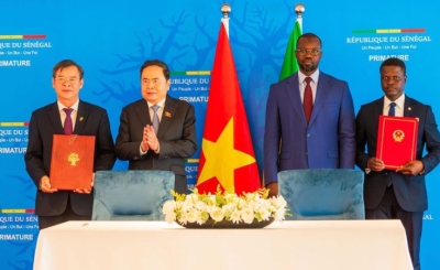 Le Président de l’Assemblée nationale du Vietnam, Son Excellence Trần Thanh Mẫn, et son homologue sénégalais, El Malick Ndiaye.