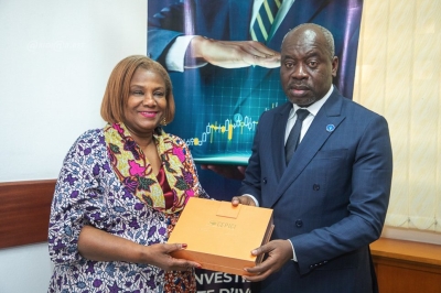 Solange Amichia, directrice générale du Centre de promotion des investissements en Côte d’Ivoire (CEPICI), aux côtés de Ghislain Mondza Mboma, directeur de l’Agence de promotion des investissements du Gabon (API).