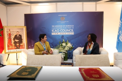L'ambassadeur du Maroc au Canada, Souriya Otmani, et l’ambassadeur du Bénin aux Etats-Unis, Agniola Ahouanmenou, lors de la signature de l'accord.