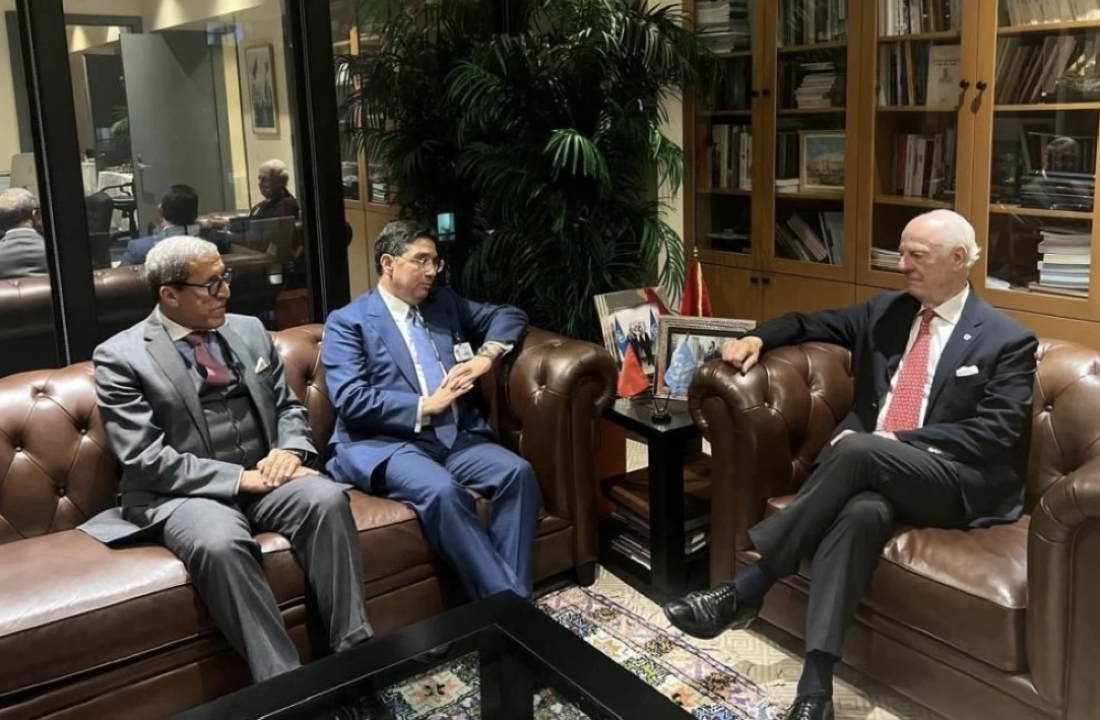 Nasser Bourita s'entretenant avec Staffan De Mistura
