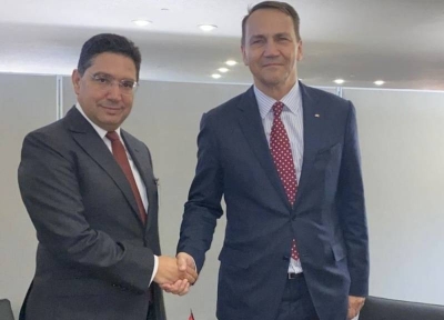 Nasser Bourita saluant Radosław Sikorski lors de leur récente rencontre fin septembre 2025 à New York en marge de l'AG de l'ONU.
