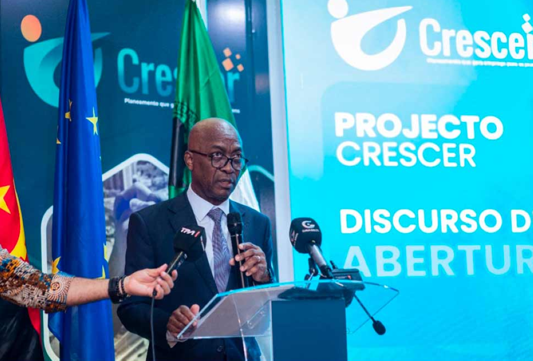 Le ministre de la Planification, Victor Hugo Guilherme, lors du lancement du Projet pour l’emploi des jeunes de 125 millions de dollars en Angola