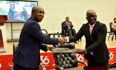 Le commandant Gbota Gwaliba, directeur général de l'Agence nationale de la cybersécurité (ANCy) du Togo, représentant CERT.tg, et le professeur Lourino Chemane, président du conseil d'administration de l’Institut national des TIC de Mozambique (INTIC).