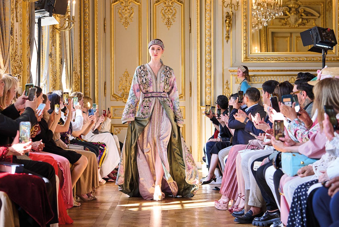 Le caftan marocain, symbole de l’élégance et du savoir-faire artisanal au Royaume, a été à l’honneur, à Tokyo, lors d’un événement organisé par l’Oriental Fashion Show en 2024 