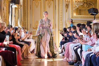 Le caftan marocain, symbole de l’élégance et du savoir-faire artisanal au Royaume, a été à l’honneur, à Tokyo, lors d’un événement organisé par l’Oriental Fashion Show en 2024 