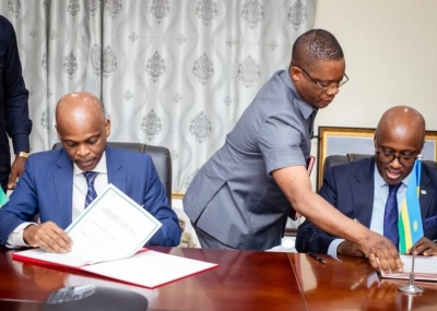 Les ministres des Affaires étrangères des deux pays, Robert Dussey et Olivier Nduhungirehe.