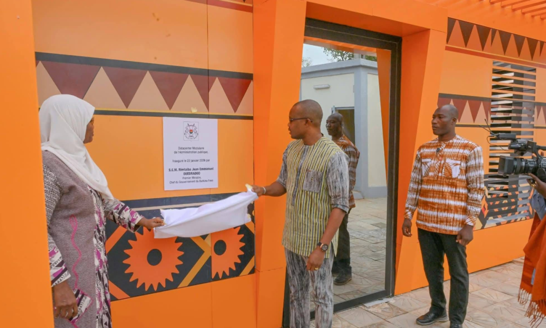 Le Premier ministre du Burkina Faso, Rimtalba Jean Emmanuel Ouédraogo, lors de l'inauguration à Ouagadougou, deux mini-data centers de l'administration publique 