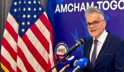 Le chargé d’affaires des États-Unis, Richard C. Michaels,