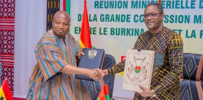 Karamoko Jean-Marie Traoré, ministre burkinabè des Affaires étrangères et son homologue du Ghana Samuel Okudzeto Ablakwa