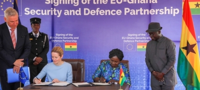 La vice-présidente ghanéenne Jane Naana Opoku-Agyemang et la haute représentante pour les affaires étrangères et la politique de sécurité et vice-présidente de la Commission européenne, Kaja Kallas