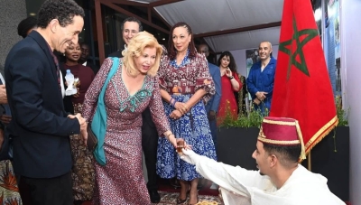 La Première Dame de Côte d’Ivoire, Dominique Ouattara visitant lors du MASA 2026 à Abidjan, l’exposition « Trésors du Maroc »,