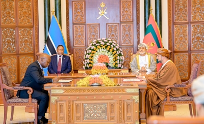 Le président botswanais, Duma Boko, et le sultan d’Oman, Haitham bin Tariq, ont supervisé lundi la signature d’une série d’accords majeurs destinés à renforcer la sécurité énergétique du Botswana ainsi que le développement de son secteur minier.
