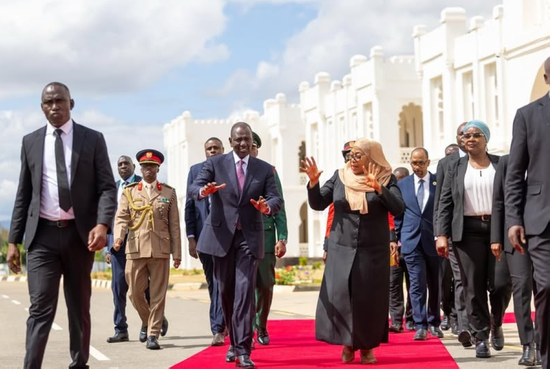 Samia Suluhu Hassan, présidente de la Tanzanie et le président kényan William Ruto