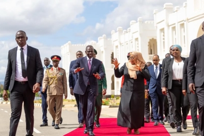 Samia Suluhu Hassan, présidente de la Tanzanie et le président kényan William Ruto