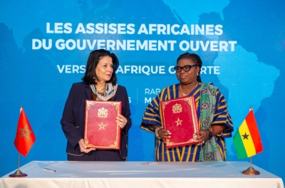 Amal El Fallah Seghrouchni, ministre déléguée auprès du Chef du gouvernement chargée de la Transition numérique et de la Réforme de l’administration et  Akanvariva Lydia Lamisi, ministre d’État chargée de la Réforme du secteur public de la République du Ghana.