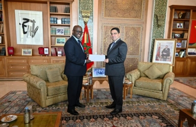 Le ministre marocain des Affaires étrangères, Nasser Bourita et le ministre rwandais des Affaires étrangères, Olivier Nduhungirehe.