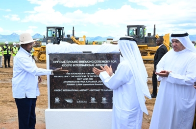 Le président Yoweri Kaguta Museveni lors du lancement des travaux de construction de l'aéroport international de Kidepo dans le district de Karenga, une initiative visant à stimuler le tourisme, le commerce et l'investissement dans la sous-région de Karamoja.