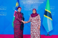 Les présidentes de la Tanzanie, Samia Suluhu Hassan, et de la Namibie, Netumbo Nandi-Ndaitwah, en visite en Tanzanie.