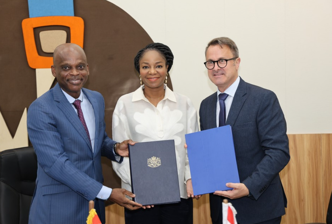 Le ministre des affaires étrangères, Robert Dussey, la ministre de l'efficacité du service public et de la transformation numérique, Cina Lawson et le Vice-Premier ministre et ministre des affaires étrangères et du commerce extérieur du Grand-Duché de Luxembourg, Xavier Bettel.