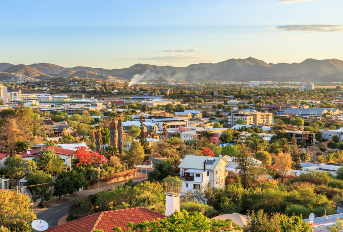 Windhoek est la capitale et la plus grande ville de la république de Namibie.