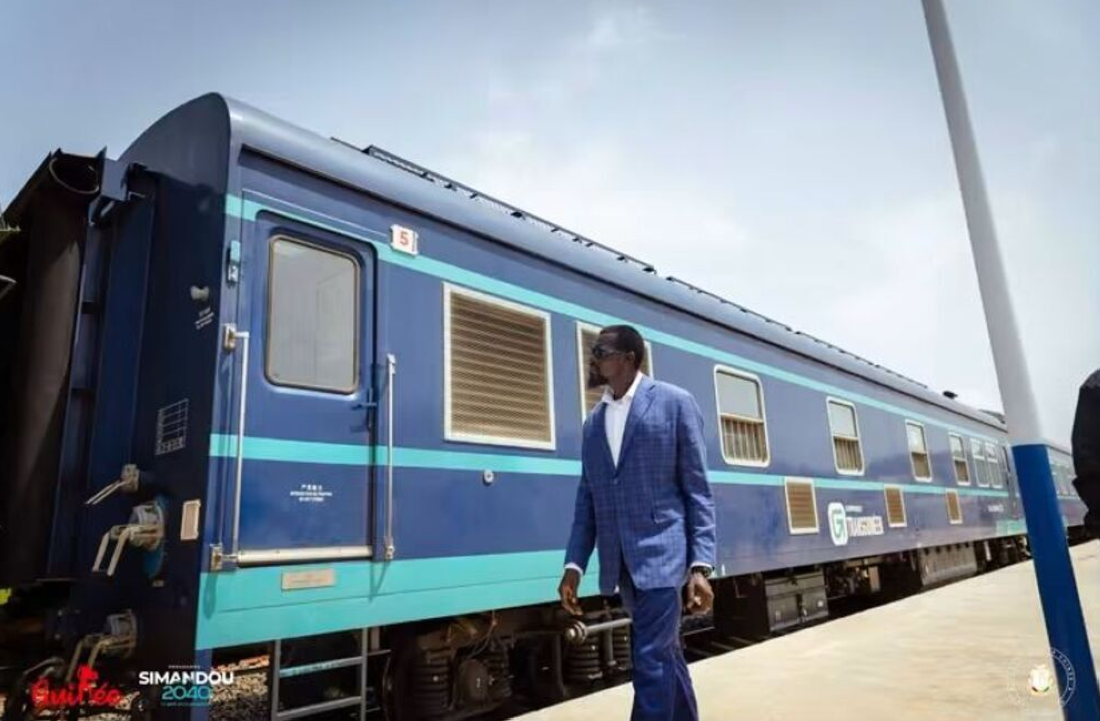  Le président guinéen, Mamadi Doumbouya, a effectué lundi le voyage inaugural du train de voyageurs de la Compagnie du Transguinéen (CTG)